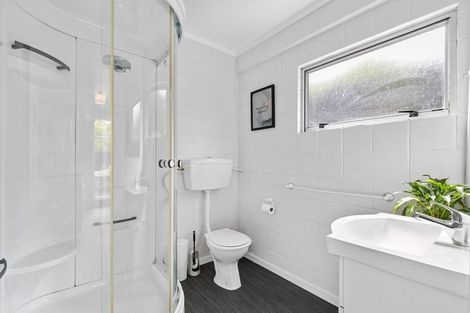 Photo of property in 4 Easter Parade, Glen Eden, Auckland, 0602