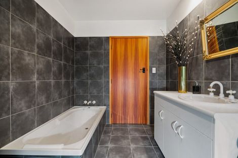 Photo of property in 52 The Dunes, Cromwell, 9310