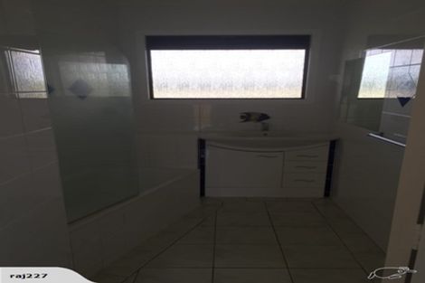 Photo of property in 100 Fourth Avenue, Woodhill, Whangarei, 0110