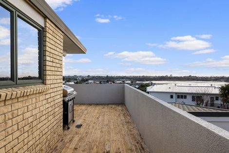 Photo of property in 17 Downing Place, Welcome Bay, Tauranga, 3112
