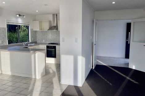 Photo of property in 2/90 Pupuke Road, Hillcrest, Auckland, 0627