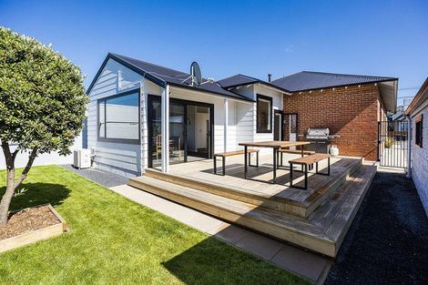 Photo of property in 243 Macandrew Road, Forbury, Dunedin, 9012