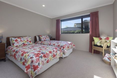 Photo of property in 4 Vaughan Way, Redwood, Christchurch, 8051