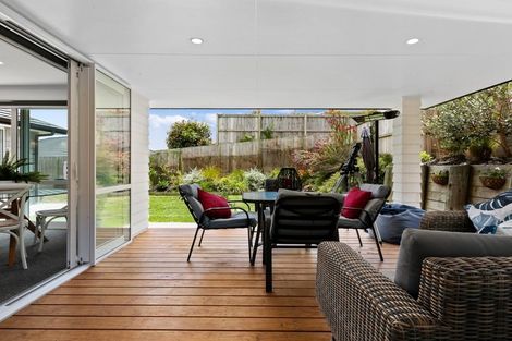 Photo of property in 22 Ballintoy Park Drive, Welcome Bay, Tauranga, 3175