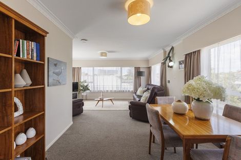 Photo of property in 3/10 Shakespeare Road, Milford, Auckland, 0620