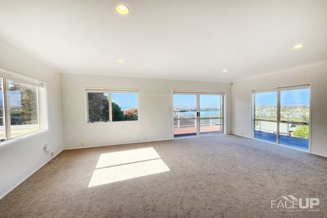 Photo of property in 4 Worthington Place, West Harbour, Auckland, 0618