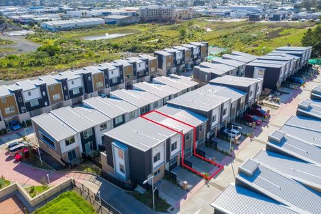 Photo of property in 5 Wharetana Crescent, New Lynn, Auckland, 0600