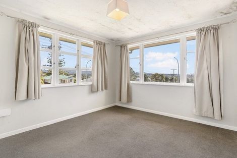 Photo of property in 84 Awaroa Road, Sunnyvale, Auckland, 0612