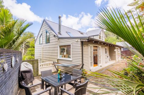 Photo of property in 33 Warner Park Avenue, Laingholm, Auckland, 0604