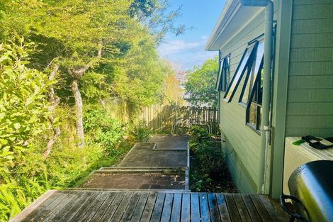 Photo of property in 2/7 Lynngate Place, Hillcrest, Auckland, 0627