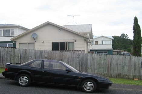 Photo of property in 1/52 Peach Road, Glenfield, Auckland, 0629