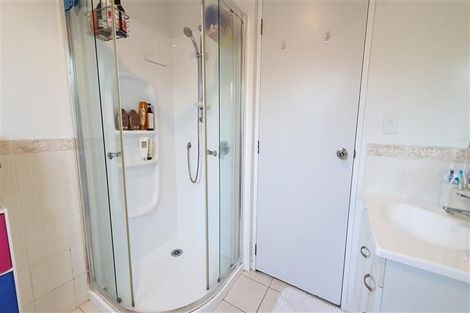 Photo of property in 1/520 Don Buck Road, Westgate, Auckland, 0614