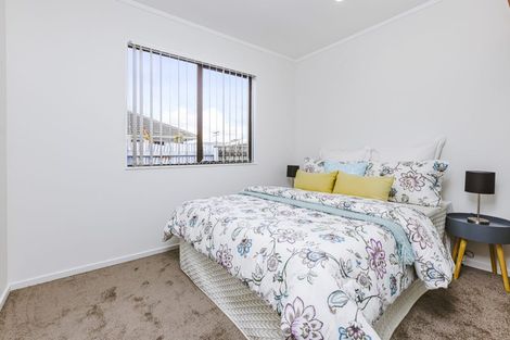 Photo of property in 2/31 Sutton Crescent, Papakura, 2110