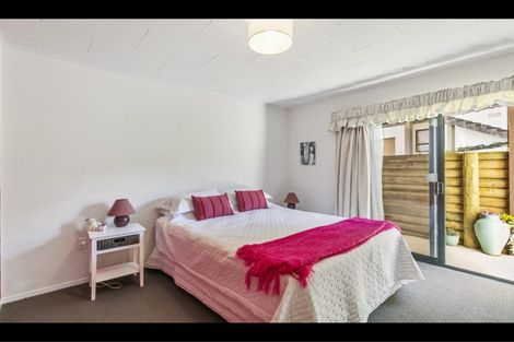 Photo of property in 19 Gwenand Place, Botany Downs, Auckland, 2010