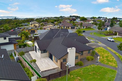 Photo of property in 5 Mcwhirters Farm Lane, Massey, Auckland, 0614