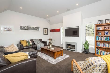 Photo of property in 40 Pentonville Close, Westmorland, Christchurch, 8025