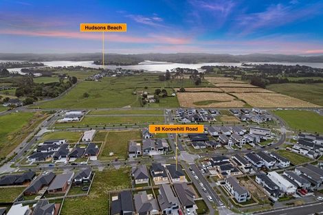 Photo of property in 28 Korowhiti Road, Clarks Beach, 2122