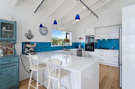 Photo of property in 106 Field Way, Waikanae Beach, Waikanae, 5036