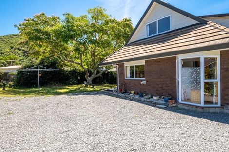 Photo of property in 10a Huia Street, Waikawa, Picton, 7220