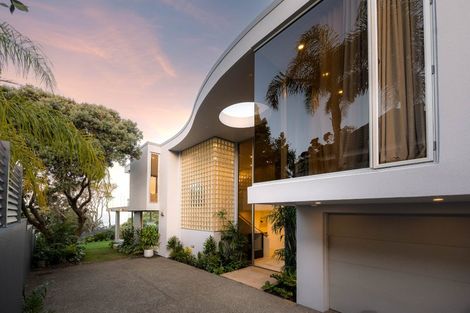 Photo of property in 19 Bournemouth Terrace, Murrays Bay, Auckland, 0630