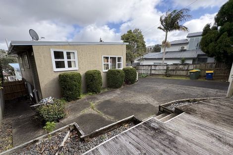 Photo of property in 37a Seaton Road, Murrays Bay, Auckland, 0630
