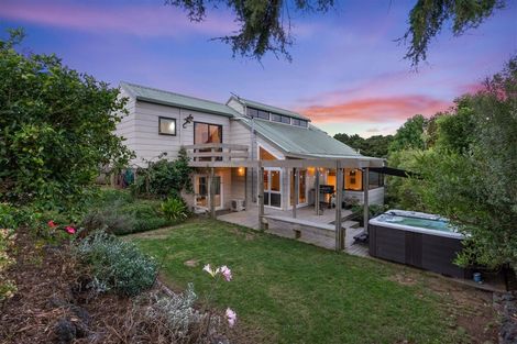 Photo of property in 38 Eugenia Rise, Totara Heights, Auckland, 2105