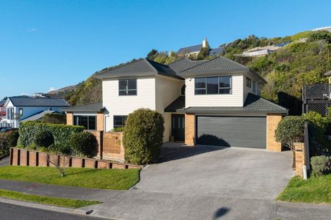 Photo of property in 117 Woodman Drive, Tawa, Wellington, 5028