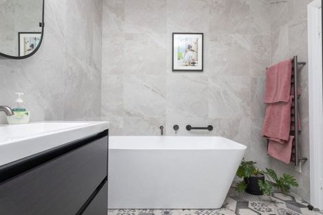 Photo of property in 24 Chamberlain Street, Dannevirke, 4930