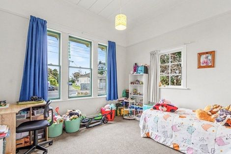 Photo of property in 12 Hunia Street, Marton, 4710