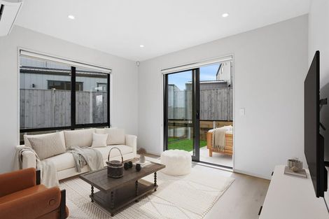 Photo of property in 17 Parkmore Drive, Rosehill, Papakura, 2113