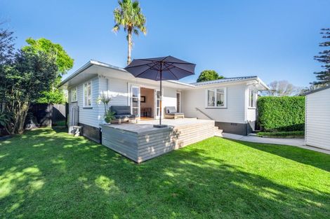 Photo of property in 2/12 Pandora Place, Pakuranga, Auckland, 2010