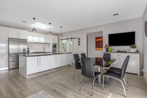 Photo of property in 22 Kowhai Street, Eastbourne, Lower Hutt, 5013