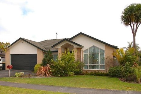 Photo of property in 12 Mellefont Close, East Tamaki Heights, Auckland, 2016