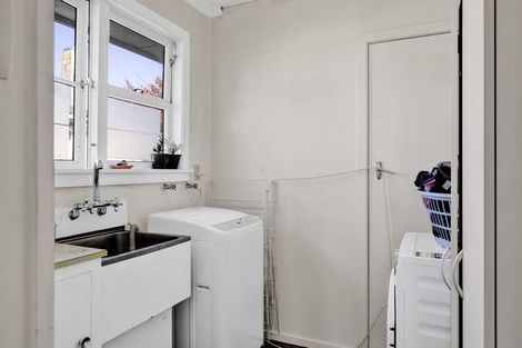 Photo of property in 100 Stanners Street, Eltham, 4322