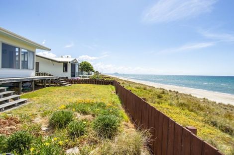 Photo of property in 37 Karewa Parade, Papamoa Beach, Papamoa, 3118