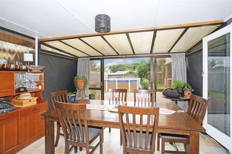 Photo of property in 17 Orchard Rise, Rosehill, Papakura, 2113