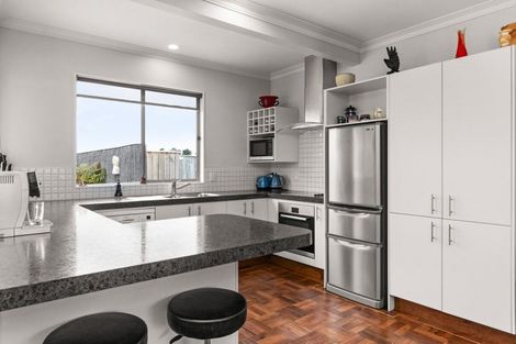 Photo of property in 16 Jacaranda Place, Greenmeadows, Napier, 4112