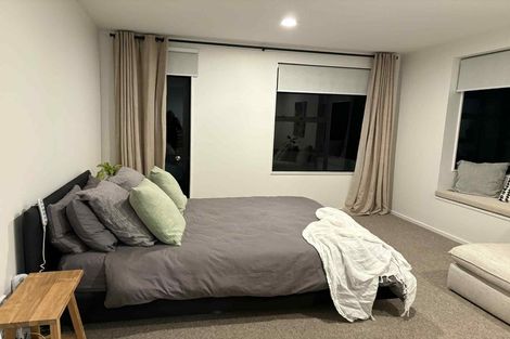 Photo of property in 2/81 Knights Road, Rothesay Bay, Auckland, 0630