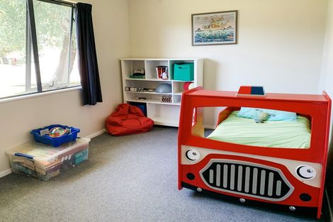 Photo of property in 1 Monarch Grove, Maoribank, Upper Hutt, 5018