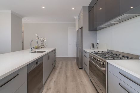 Photo of property in 28 Ngaroma Crescent, Whitianga, 3510