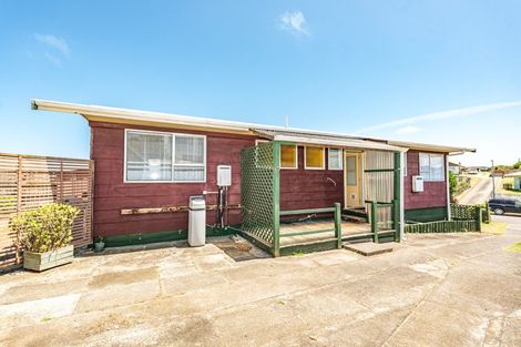 Photo of property in 35 Karyn Street, Castlecliff, Whanganui, 4501