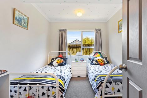 Photo of property in 9 Stokes Avenue, Te Atatu Peninsula, Auckland, 0610