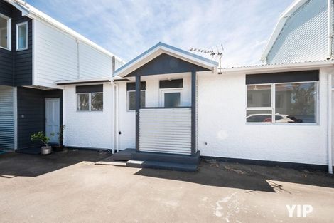 Photo of property in 7c Cheyne Walk, Newlands, Wellington, 6037