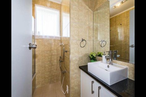 Photo of property in 30c Pinedale Place, Henderson, Auckland, 0610