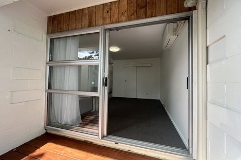 Photo of property in 4/7 Beach Haven Road, Beach Haven, Auckland, 0626