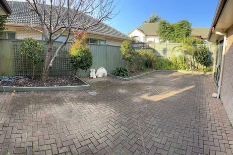 Photo of property in 16 Middlefield Drive, East Tamaki Heights, Auckland, 2016