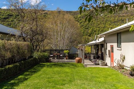 Photo of property in 80 Devon Street, Arrowtown, 9302
