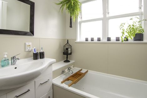 Photo of property in 17 Alexander Street, Awapuni, Palmerston North, 4412