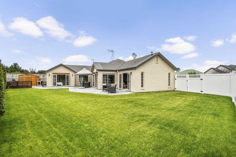 Photo of property in 18 Roderick Place, Rototuna, Hamilton, 3210