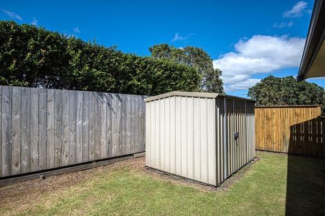 Photo of property in 6 Ishtar Place, One Tree Point, 0118